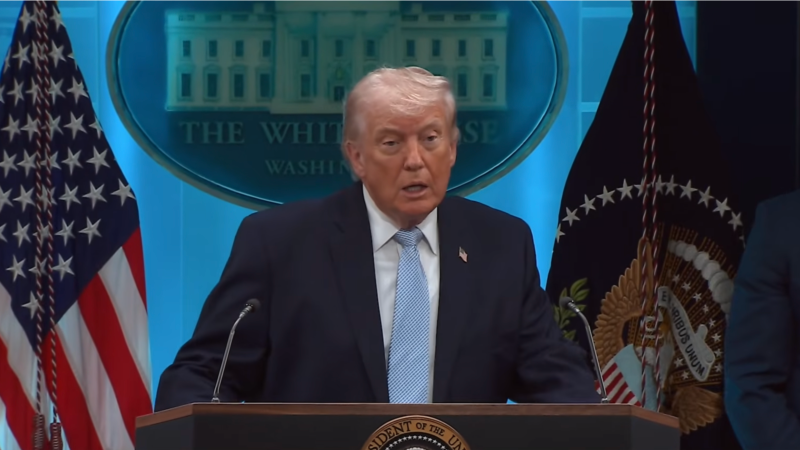 دستور پرزیدنت ترامپ به نیروی دریایی آمریکا: به شناورهای مین‌گذار در تنگه هرمز شلیک کنید