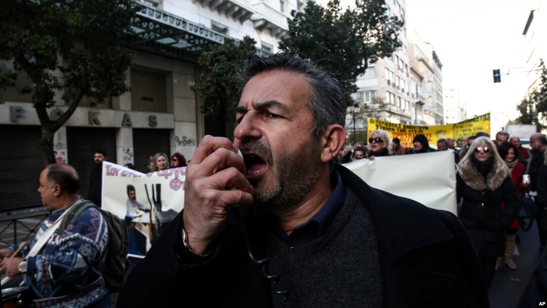 A protester chants slogans during a rally by health workers in Athens, Dec. 14, 2016. Workers in the country's health sector marched through the streets of the Greek capital to protest against government's planned reforms, which will affect their sector.