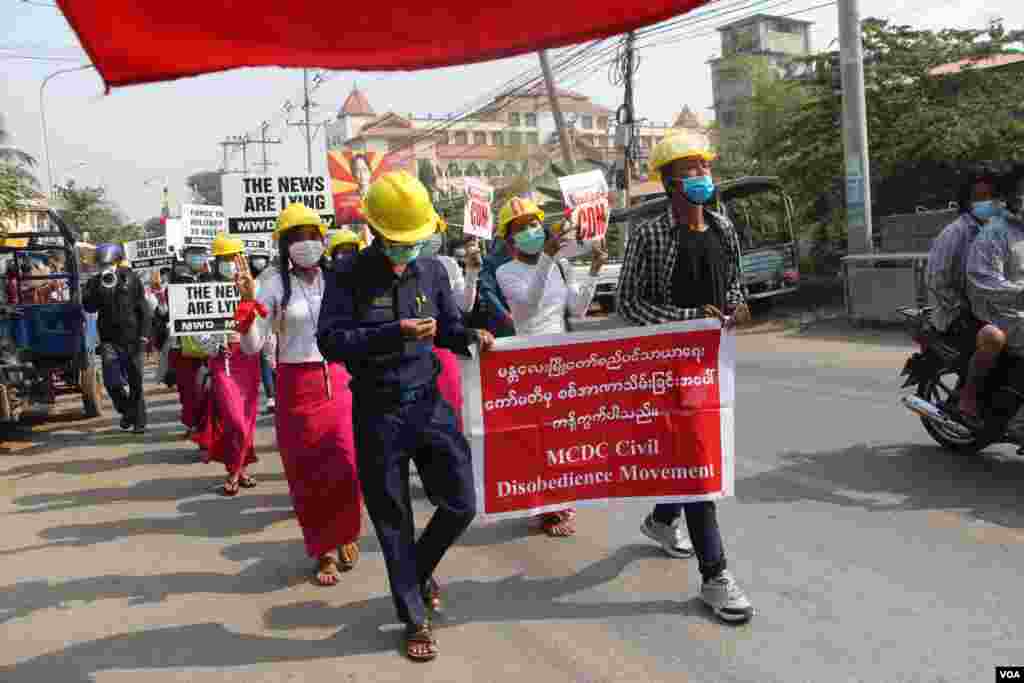 မန္တလေးမြို့ဆန္ဒပြပွဲ မြင်ကွင်း။ (မတ် ၂၊ ၂၀၂၁) 