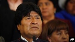 Un dolido Evo Morales hace una pausa durante una conferencia de prensa en La Paz, donde lamentó la muerte de Chávez.