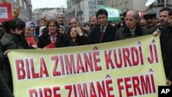 Serokê KURDÎ-DER'ê Qala Xebatên Ser Zimanê Kurdî Dike