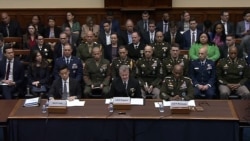 제이비어 브런슨 주한미군사령관(사진 오른쪽)이 22일 열린 미 하원 청문회에 출석해 발언하고 있다.