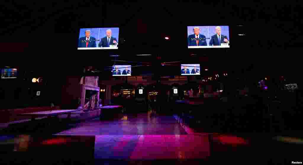 El debate presidencial pudo ser visto desde pantallas de televisi&#243;n habilitadas en The Abbey Bar, en West Hollywood, California.
