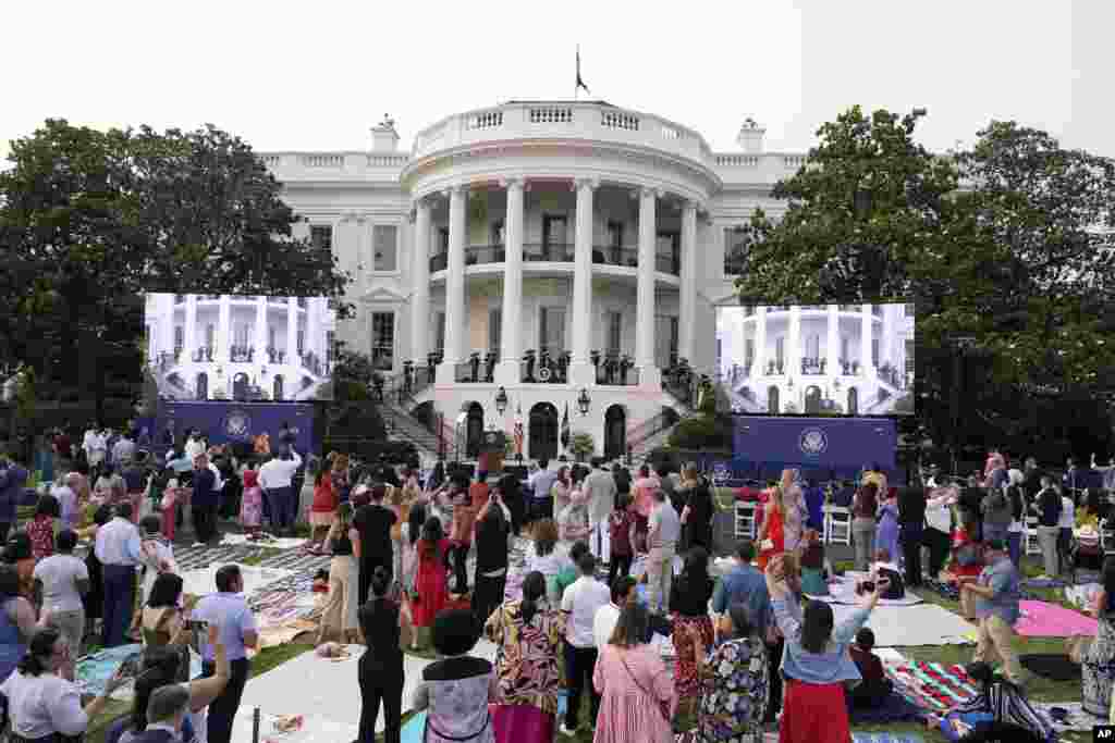 Unos 900 invitados llegaron a la proyección de la película &quot;Flamin&#39; Hot&quot;, el jueves 15 de junio de 2023, en el jardín sur de la Casa Blanca en Washington.