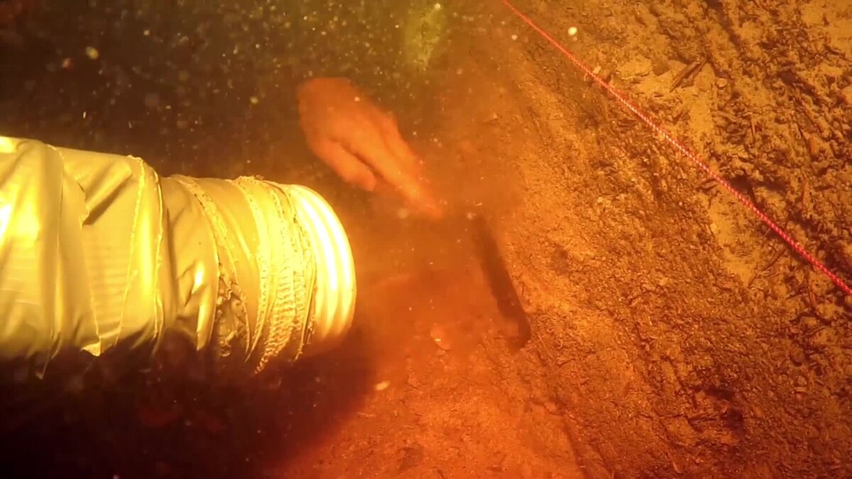 Underwater excavation of the PageLadson site in the Aucilla River, FL