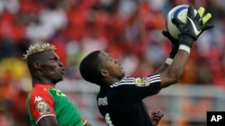 Aristide Bancé ( gauche) lors de la CAN Guinée équatoriale, 21 janvier, 2015 (AP Photo/Themba Hadebe)
