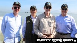 সেন্টমার্টিন দ্বীপ পরিদর্শনে ঢাকায় নিযুক্ত মার্কিন রাষ্ট্রদূত আর্ল মিলার, জাপানের রাষ্ট্রদূত ইতো নাওকি, ইউরোপীয় ইউনিয়নের রাষ্ট্রদূত চার্লস হোয়াইটলে ও অস্ট্রেলিয়ার হাইকমিশনার জেরেমি ব্রুয়ার। (ছবি- বাংলাদেশে যুক্তরাষ্ট্র দূতাবাস) 