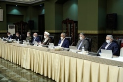 Senior officials wear face masks as they attend a meeting of the Iranian government task force on the coronavirus, in Tehran, Iran, March 21, 2020. (Official Presidential website/Handout via Reuters)
