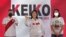 La candidate à la présidence du Pérou Keiko Fujimori (au centre) et ses co-candidats à la vice-présidence, l'ancien député Luis Galarreta (à gauche) et l'avocate Patricia Juarez, font une déclaration à la presse le 6 juin 2021.