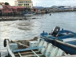 Malaysians live on the water in Penang, leaving them vulnerable to sea level rise caused by climate change. (H. Nguyen/VOA)