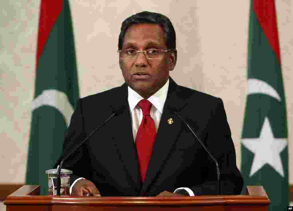 Mohammed Waheed Hassan, who previously worked as a top UNICEF official, gives a statement after being sworn-in as the country's new president since Mohamed Nasheed announced his resignation Tuesday afternoon, in Male, Maldives, February 7, 2012. (AP)