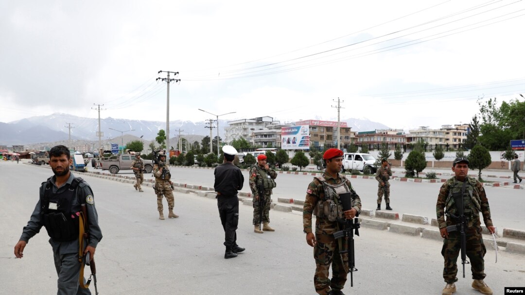 Tentara Afghan berjaga di sekitar lokasi kejadian ledakan bom di Kabul, Afghanistan, 30 Mei 2019. (Foto: dok).