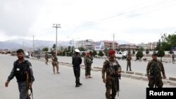 Tentara Afghan berjaga di sekitar lokasi kejadian ledakan bom di Kabul, Afghanistan, 30 Mei 2019. (Foto: dok).