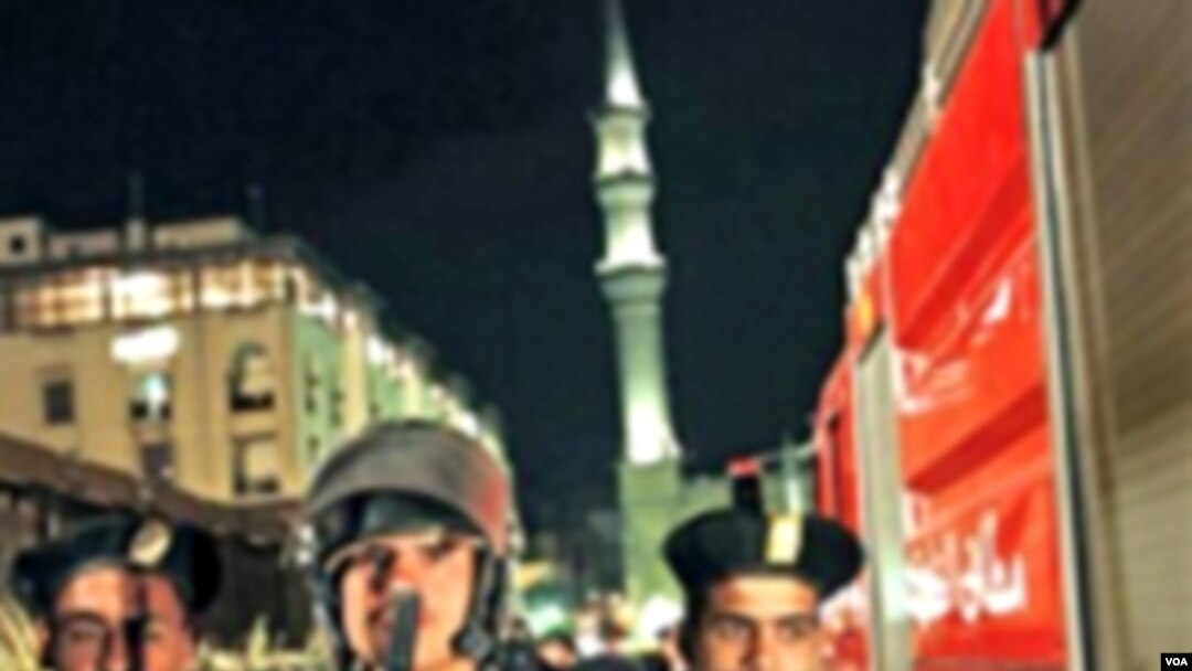 Polisi Mesir melakukan serangkaian penggerebekan terhadap partai oposisi.
