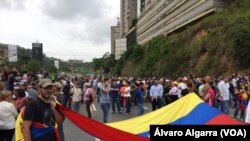 El gobierno estadounidense pidió a las fuerzas armadas venezolanas proteger y no impedir las protestas pacíficas. También censuró las acciones de los llamados colectivos. 