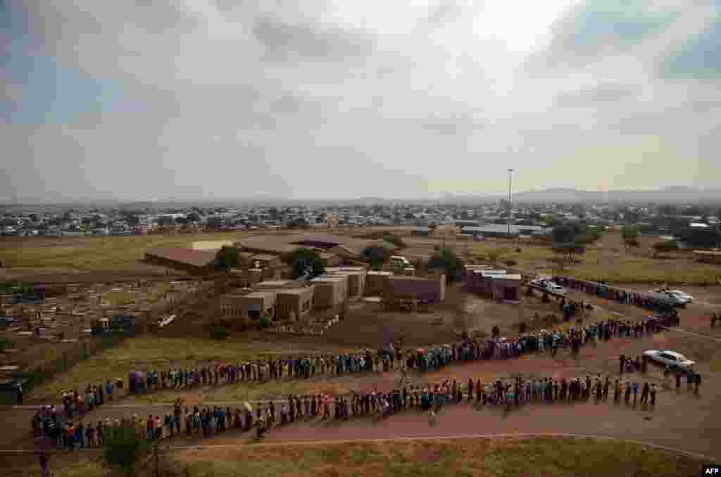 Voters queue at the Rakgatla High School voting station in Marikana, South Africa, where residents reported waiting for more than four hours in the country&#39;s general elections.