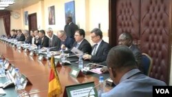 Diplomats, U.N. agency heads and representatives of nongovernmental organizations meet with Cameroon Prime Minister Joseph Dion Ngute, in Yaounde, Dec. 5, 2019. (Moki Edwin Kindzeka/VOA)