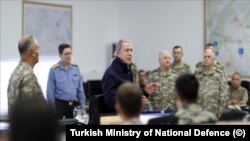 Milli Savunma Bakanı Hulusi Akar operasyon merkezinde