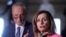La presidenta de la Cámara de Representantes de EE.UU., Nancy Pelosi, y el líder de la minoría del Senado, Chuck Schumer, hablan con los periodistas. [Archivo] 
