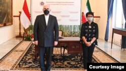 Menlu Iran Javad Zarif dan Menlu RI Retno Marsudi dalam pertemuan di Jakarta, Senin (19/4) (foto: Kemlu RI).