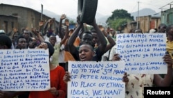 Protesters march who are against Burundi President Pierre Nkurunziza and his bid for a third term, in Bujumbura, Burundi, June 4, 2015.