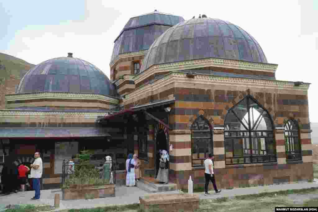 Kürt filozof&nbsp; Ahmede Hani Türbesi