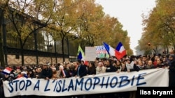 Thousands joined the Paris march saying they were fed up with anti-Muslim discrimination, Paris, Nov. 10, 2019. (Lisa Bryant/VOA)