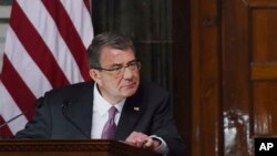 El secretario de Defensa de EE.UU., Ash Carter, visitará una base filipina donde estarán estacionados soldados estadounidenses.