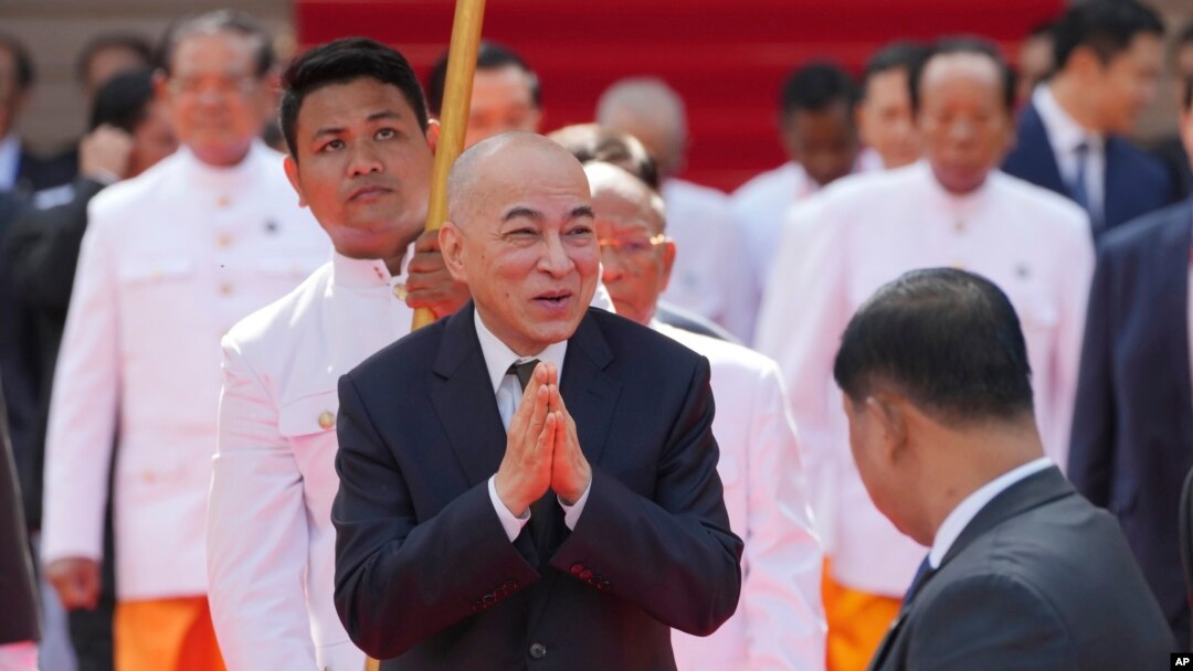 New faces in Cambodia's parliament as king welcomes incoming lawmakers -  ABC News