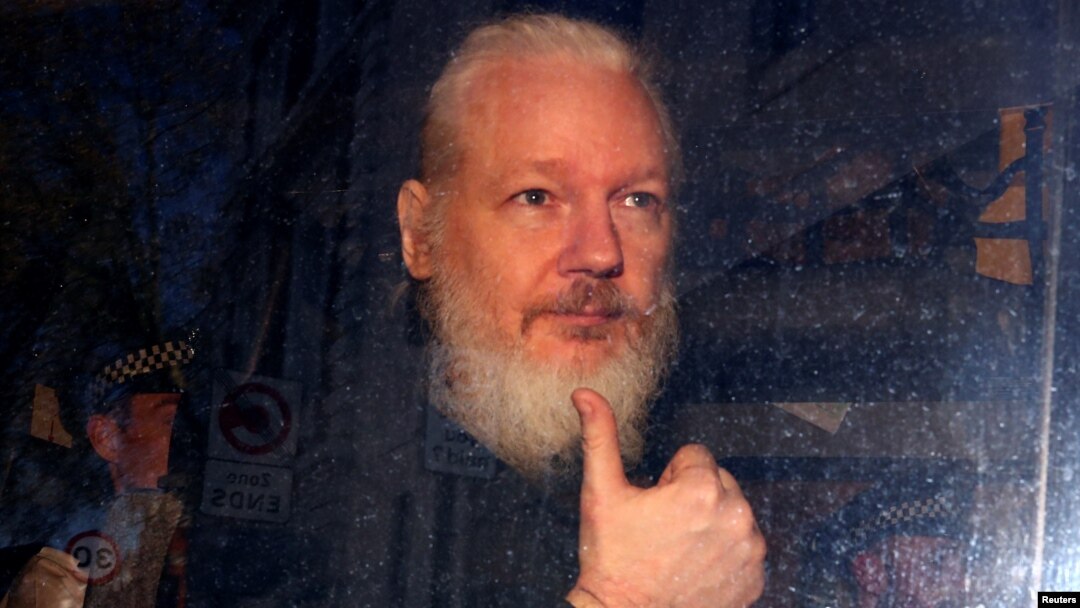 Osnivač WikiLeaksa Julian Assange dolazi u Vestminsterski sud, nakon što je uhapšen u Londonu, 11. aprila 2019.