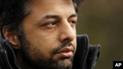 Shrien Dewani, the British man accused of having his wife murdered during their honeymoon in South Africa, as he arrives at Belmarsh Magistrates' Court in London (File Photo)