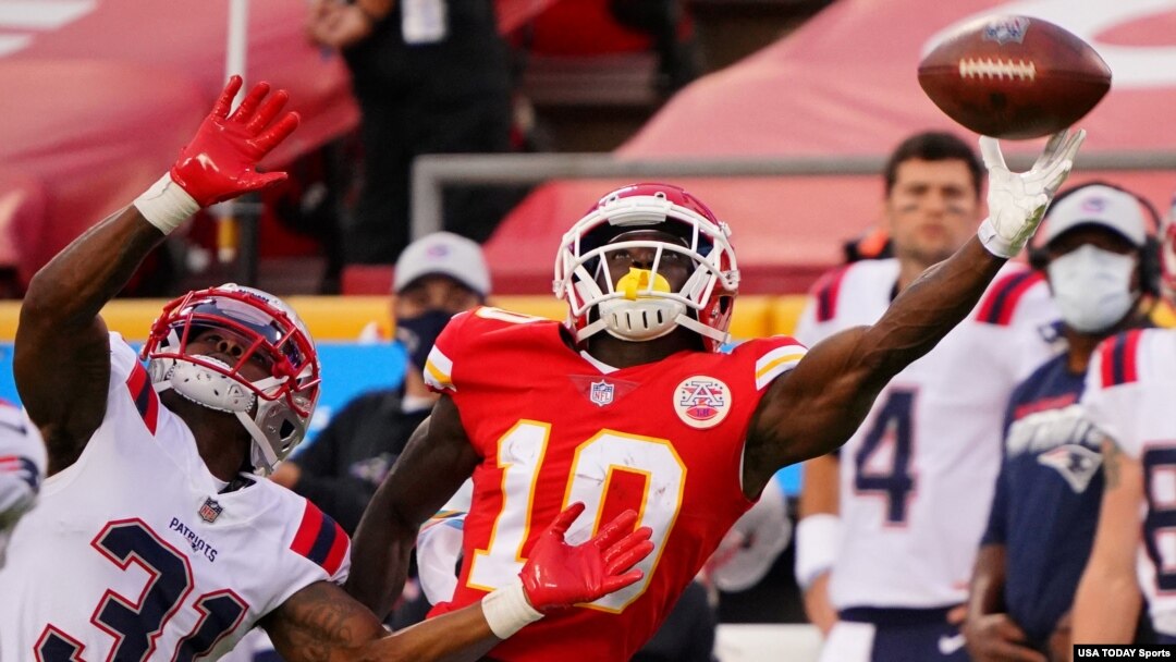 Kansas City Chiefs wide receiver Tyreek Hill (10) tries to catch a pass against New England Patriots defensive back Jonathan Jones (31) during the first quarter of a NFL game in Kansas City, Missouri, Oct. 5, 2020. (Jay Biggerstaff/USA TODAY Sports) 