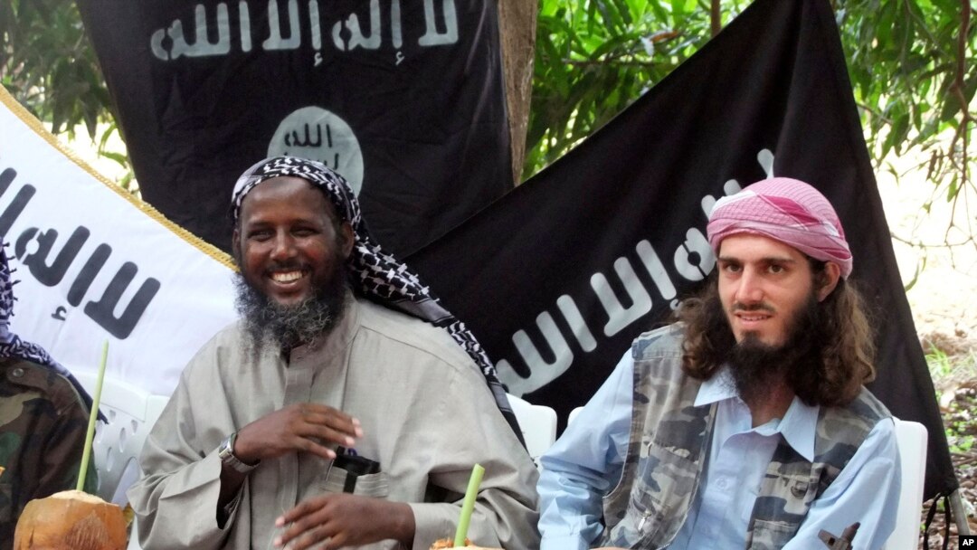 Mukhtar Robow, yang saat itu adalah pemimpin kelompok militan Somalia al-Shabab, tampak dalam sebuah konferensi pers di distrik Afgoye, Somalia. (Foto:dok) 