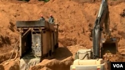 More than 100 mining companies have operations in an area near Meiganga, Cameroon. They use tractors and equipment that clean stones and sift soil, allowing them to detect gold faster than locals who use manual tools. (M. Kindzeka/VOA)