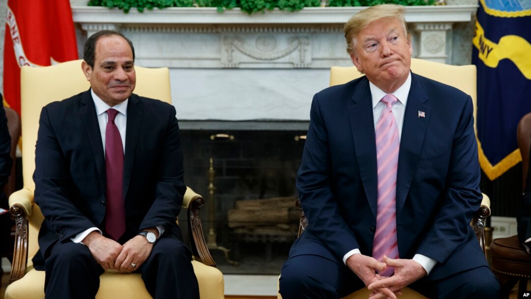 Presiden AS, Donald Trump, bertemu dengan Presiden Mesir, Abdel-Fattah el-Sissi di Oval Office, Gedung Putih, 9 April 2019, Washington, D.C. (foto: AP Photo/Evan Vucci)