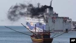 Watched over by riot police, hundreds of Chinese workers leave Vung Ang port, Ha Tinh province, Vietnam on ships chartered by their government, May 19, 2014.