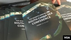 Brosur dari konferensi tahunan Laut China Selatan ke-7 yang diselenggarakan di CSIS pada tanggal 18 Juli 2017 di Washington, D.C.