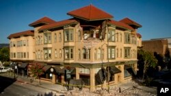 Gedung Alexandria Square di Napa, California rusak akibat gempa pada hari Minggu, 24 Agustus 2014.
