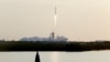 Запуск ракети SpaceX Falcon 9 із 53 супутниками Starlink, 18 травня 2022. REUTERS/Joe Skipper