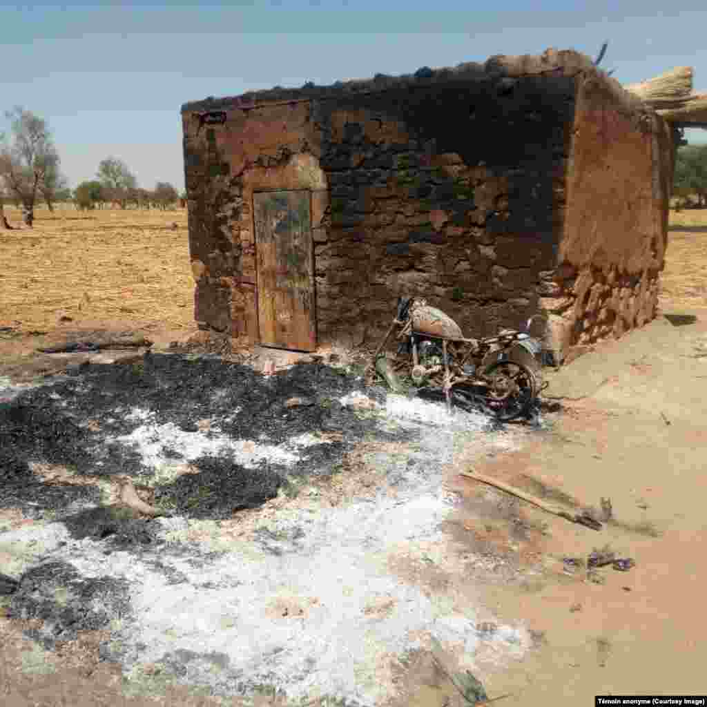 Des campements Peulh détruits par les Koglweogo dans le Centre-Nord du Burkina, 3 janvier 2019.