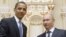 Prezident Barak Obama (chapda) Moskvada Bosh vazir Vladimir Putin mehmoni. 7-iyul, 2009-yil. 