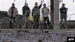 Кыргызские заключенные прекратили массовую голодовку