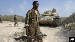 Tentara Somalia bersama pasukan Uni Afrika berhasil mengusir militan al-Shabab dari kubu pertahanan mereka di Kismayo (foto: dok). 