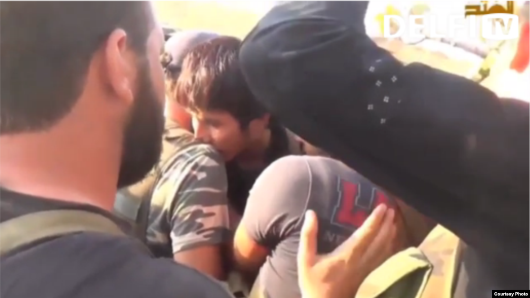 Aksariyati o’zbeklardan iborat deb ko’rilayotgan “Imom al-Buxoriy” guruhi tarqatgan videoda yosh o’zbek yigitining Suriyadagi Fua shahri uchun kechgan jangda o'zini tank ichida portlatgani tasvirlangan.