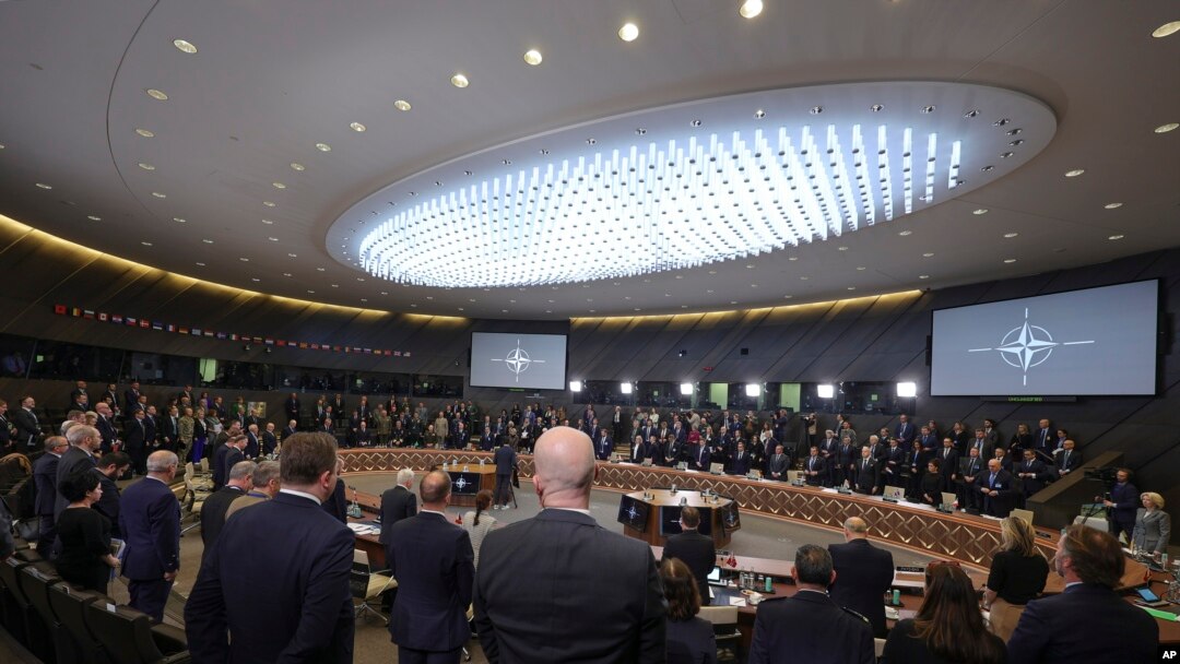Minut ćutnje za žrtve zemljotresa u Turskoj i Siriji na sastanku ministara odbrane NATO u Briselu, 14. februara 2023. 