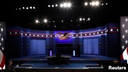 The stage is set prior to the third and final 2016 U.S. presidential campaign debate between Democratic presidential candidate Hillary Clinton and her Republican rival Donald Trump, at UNLV in Las Vegas, Nevada, U.S., Oct. 19, 2016.