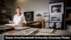 Vesna Pavlović u svom studiju u Univerzitetu Vanderbilt.