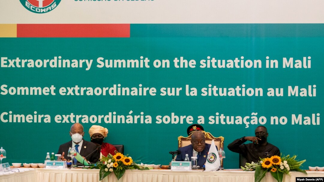 Bamwe mu bari bitabiriye inama yo kwiga ku kibazo ca Mali 