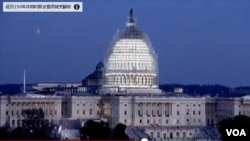 去年11月開始，這個圓頂被金屬腳手架和織網裹住了。它是工期緩慢的改造工程的一部分。