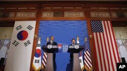 President Barack Obama and South Korea President Lee Myung-bak hold a joint news conference at Blue House in Seoul, South Korea, 11 Nov 2010